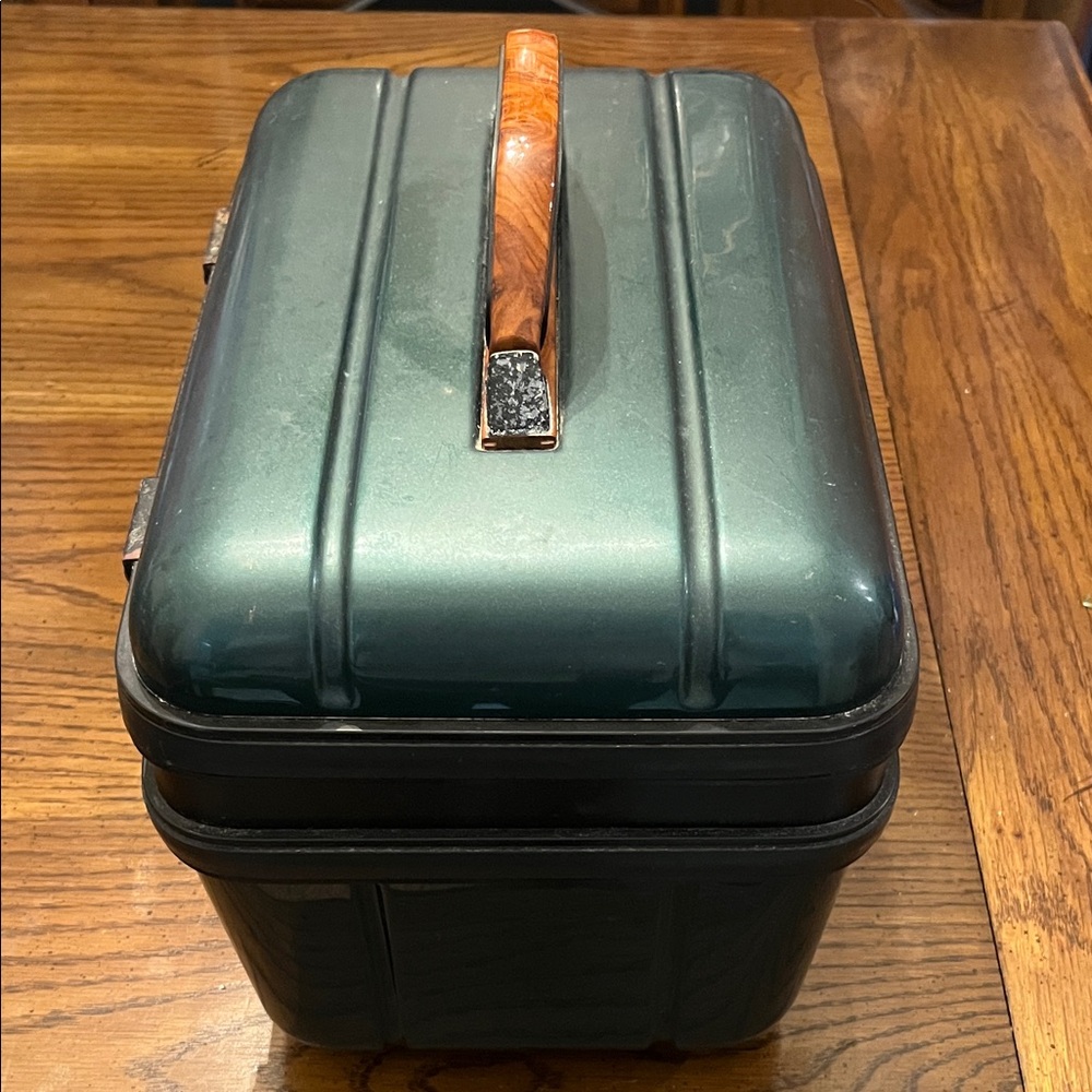 Bric’s‎ Green Hard Shell Carrying Case - Picture 8 of 16